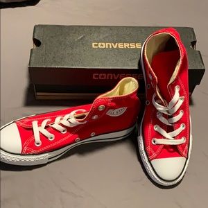 Converse. NEW